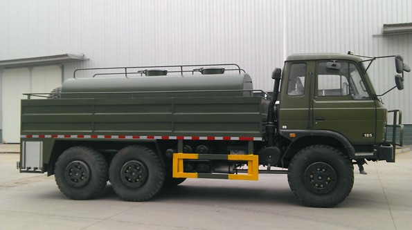 沙漠運水車圖片 沙漠運水車圖片