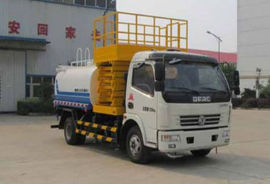 多功能灑水車——東風多利卡升降平臺灑水車4