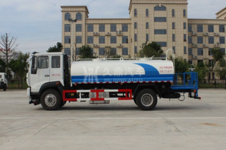 10噸灑水車多少錢_10噸(10方)重汽斯太爾綠化灑水車廠家價(jià)格3