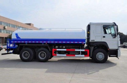重汽豪沃18方綠化灑水車廠家價(jià)格3