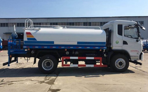 10噸灑水車報(bào)價(jià)_大運(yùn)風(fēng)度10-12噸綠化灑水車廠家價(jià)格3