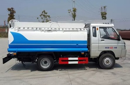 3噸灑水車圖片_3噸時(shí)風(fēng)風(fēng)菱藍(lán)牌綠化灑水車4