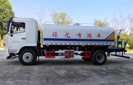 15噸灑水車自重多少噸_大運(yùn)風(fēng)景15噸綠化灑水車廠家價(jià)格3