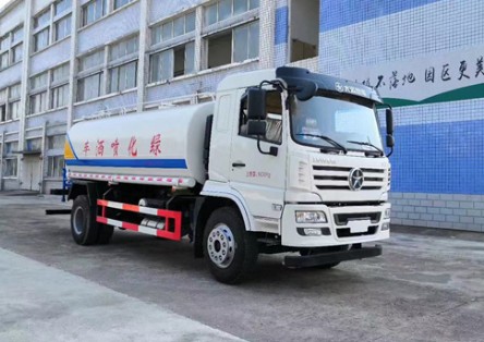 15噸灑水車自重多少噸_大運(yùn)風(fēng)景15噸綠化灑水車廠家價(jià)格4