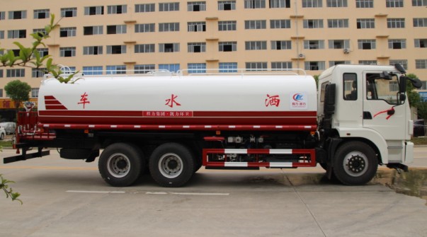 東風(fēng)齊星駕駛室22噸后雙橋?yàn)⑺嚫咔鍒D片 東風(fēng)齊星駕駛室22噸后雙橋?yàn)⑺嚫咔鍒D片