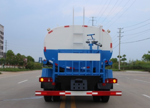 東風御虎12噸灑水車高清圖片 東風御虎12噸灑水車高清圖片