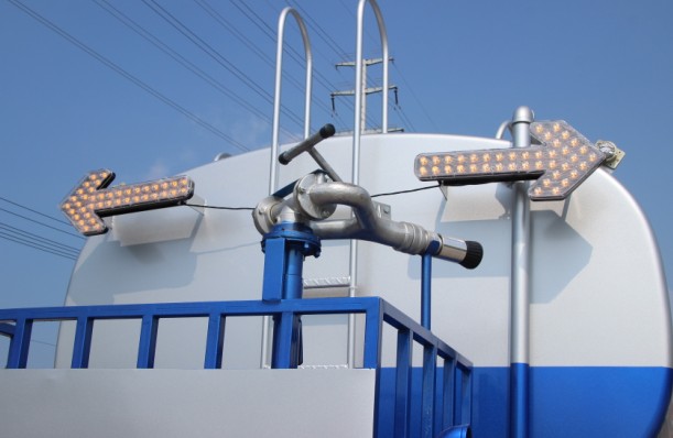 東風專用底盤12方灑水車高清圖片 東風專用底盤12方灑水車高清圖片