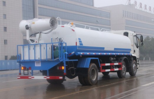 東風(fēng)柳汽小三軸18噸灑水車(chē)高清圖片 東風(fēng)柳汽小三軸18噸灑水車(chē)高清圖片