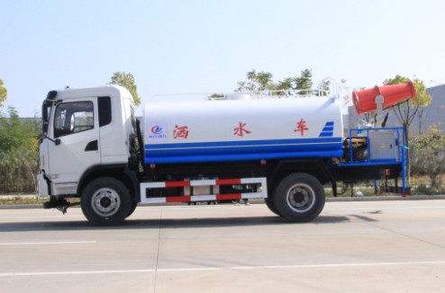 東風(fēng)大運(yùn)霧炮車高清圖片 東風(fēng)大運(yùn)霧炮車高清圖片