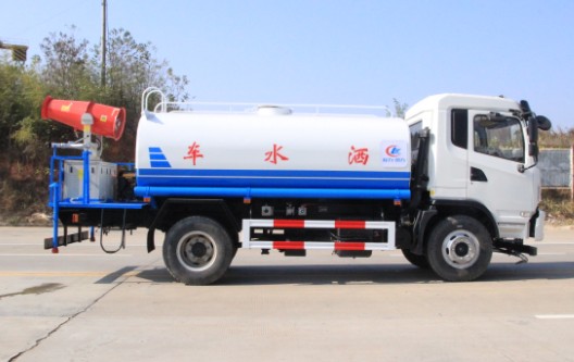 東風(fēng)大運(yùn)霧炮車高清圖片 東風(fēng)大運(yùn)霧炮車高清圖片