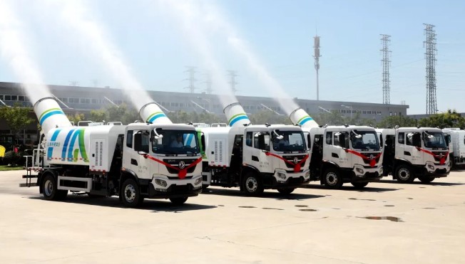 國六東風(fēng)天錦KR抑塵車批量交付現(xiàn)場 國六東風(fēng)天錦KR抑塵車批量交付現(xiàn)場