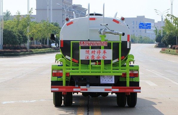 國六5噸東風(fēng)多利卡灑水車圖片 國六5噸東風(fēng)多利卡灑水車圖片