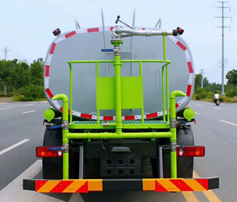 國(guó)六東風(fēng)天錦LNG灑水車(chē)圖片 國(guó)六東風(fēng)天錦LNG灑水車(chē)圖片