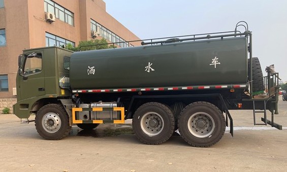 重汽軍用|礦用四驅(qū)灑水車圖片 重汽軍用|礦用四驅(qū)灑水車圖片