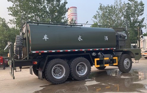 重汽軍用|礦用四驅(qū)灑水車圖片 重汽軍用|礦用四驅(qū)灑水車圖片