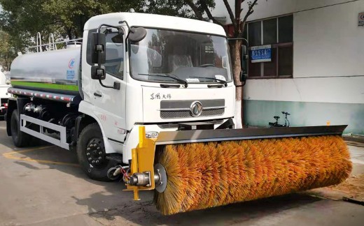 12���|�L(f��ng)���\����ѩ�Lˢ��ˮ܇�DƬ