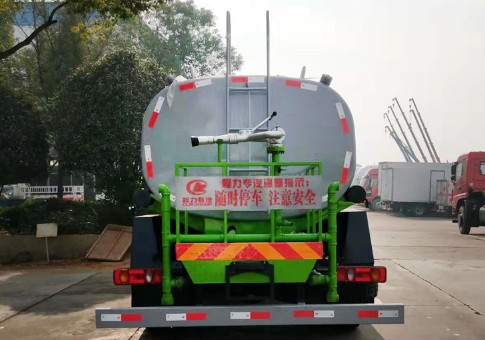 12���|�L(f��ng)���\����ѩ�Lˢ��ˮ܇�DƬ