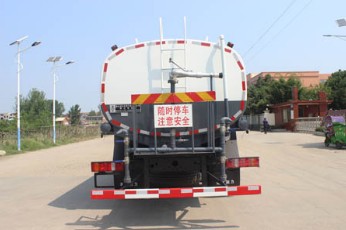 重汽汕德卡國六前四后八25噸灑水車圖片 重汽汕德卡國六前四后八25噸灑水車圖片