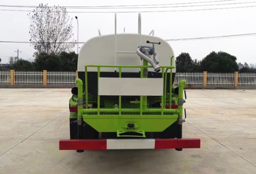 5方灑水車哪里有賣_國(guó)六東風(fēng)福瑞卡5方綠化灑水車廠家價(jià)格多少錢?4