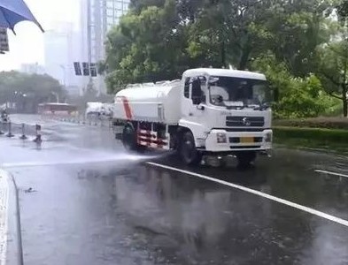 灑水車工作圖片 灑水車工作圖片