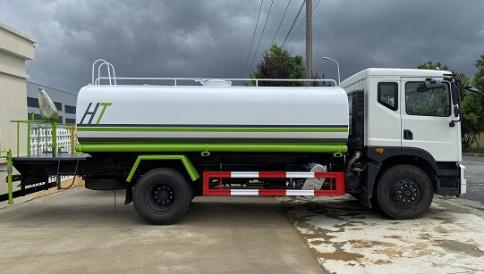 國(guó)六15方東風(fēng)華神T5灑水車圖片 國(guó)六15方東風(fēng)華神T5灑水車圖片