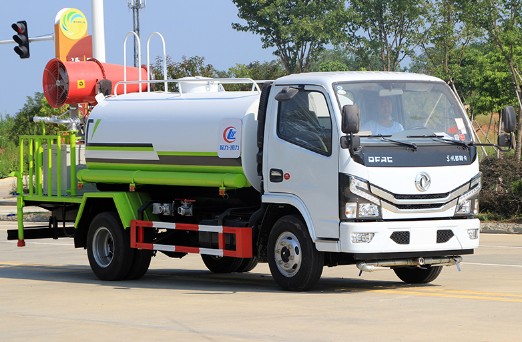 國六5噸東風(fēng)多利卡帶霧炮灑水車圖片 國六5噸東風(fēng)多利卡帶霧炮灑水車圖片