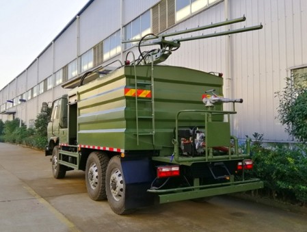 東風六驅(qū)光伏板清洗車圖片 東風六驅(qū)光伏板清洗車圖片