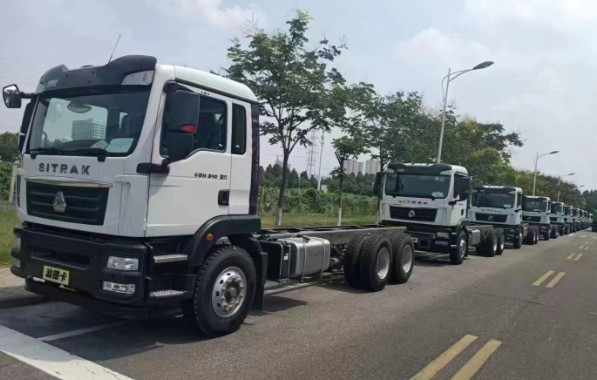 重汽汕德卡后八輪18方灑水車底盤 重汽汕德卡后八輪18方灑水車底盤