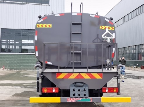 東風華神T5前四后八28.5噸灑水車 東風華神T5前四后八28.5噸灑水車