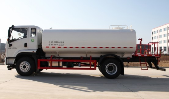 大運(yùn)致勝14方灑水車 大運(yùn)致勝14方灑水車